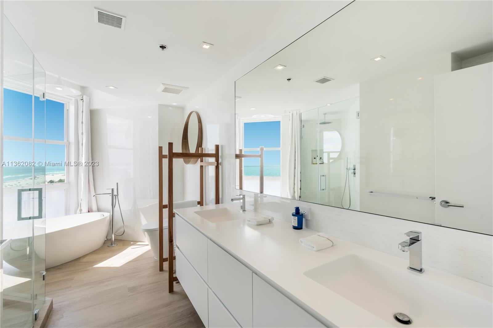 LA TOUR CONDO - Residential