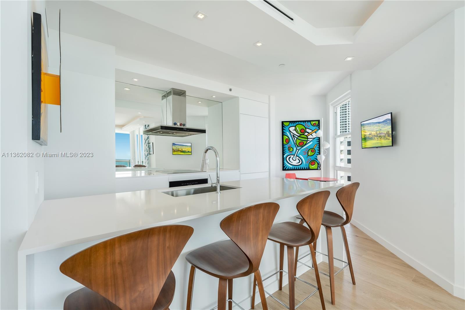 LA TOUR CONDO - Residential