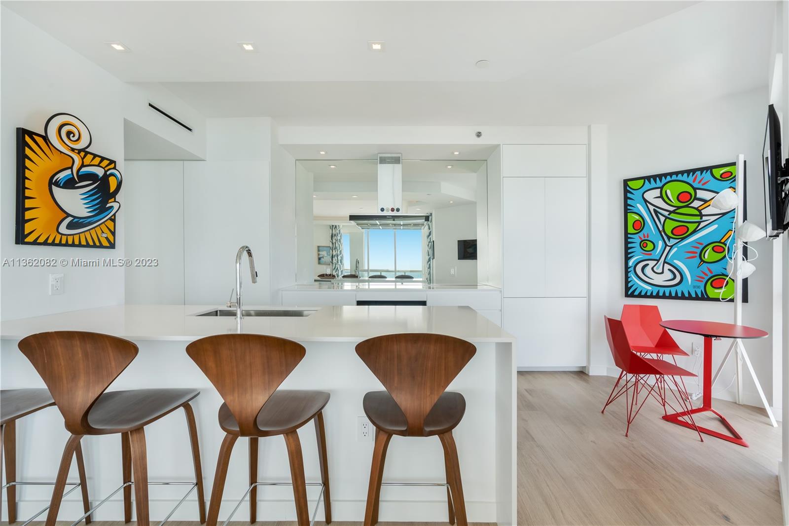 LA TOUR CONDO - Residential