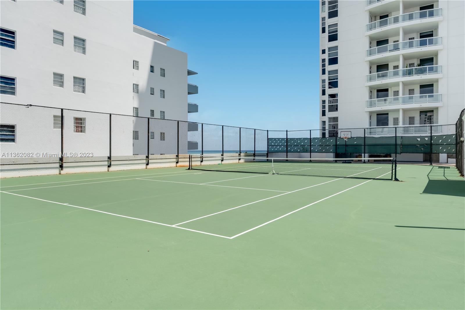 LA TOUR CONDO - Residential