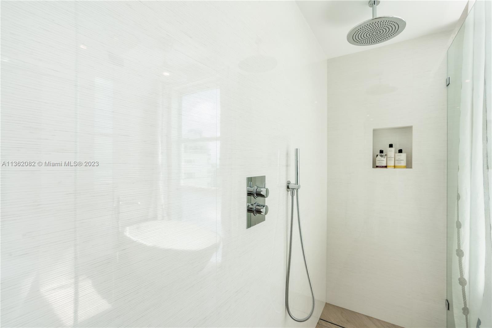 LA TOUR CONDO - Residential