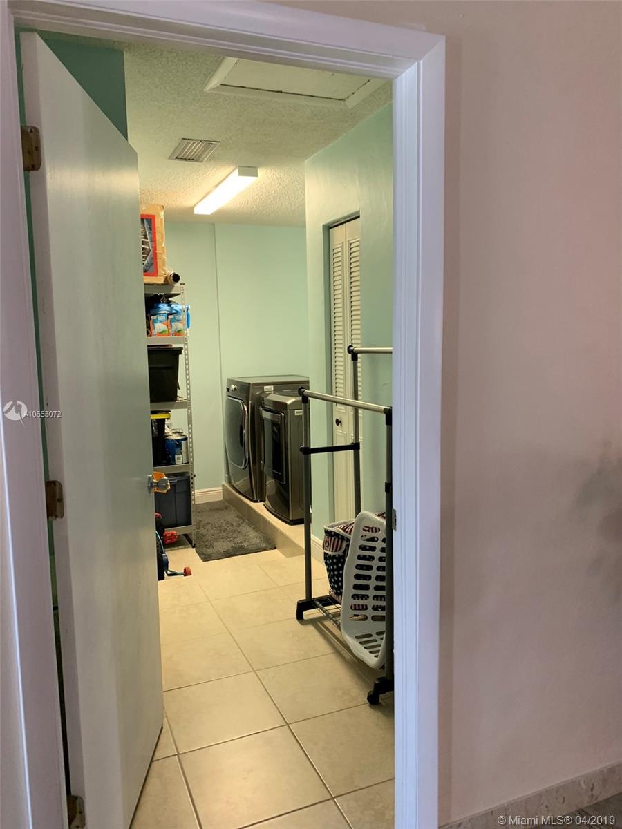 INTERNATIONAL GARDENS SEC - Residential