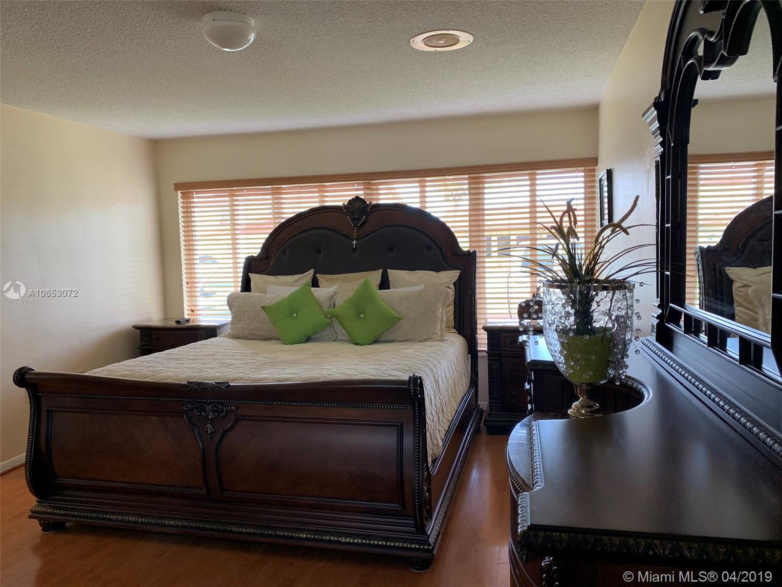 INTERNATIONAL GARDENS SEC - Residential