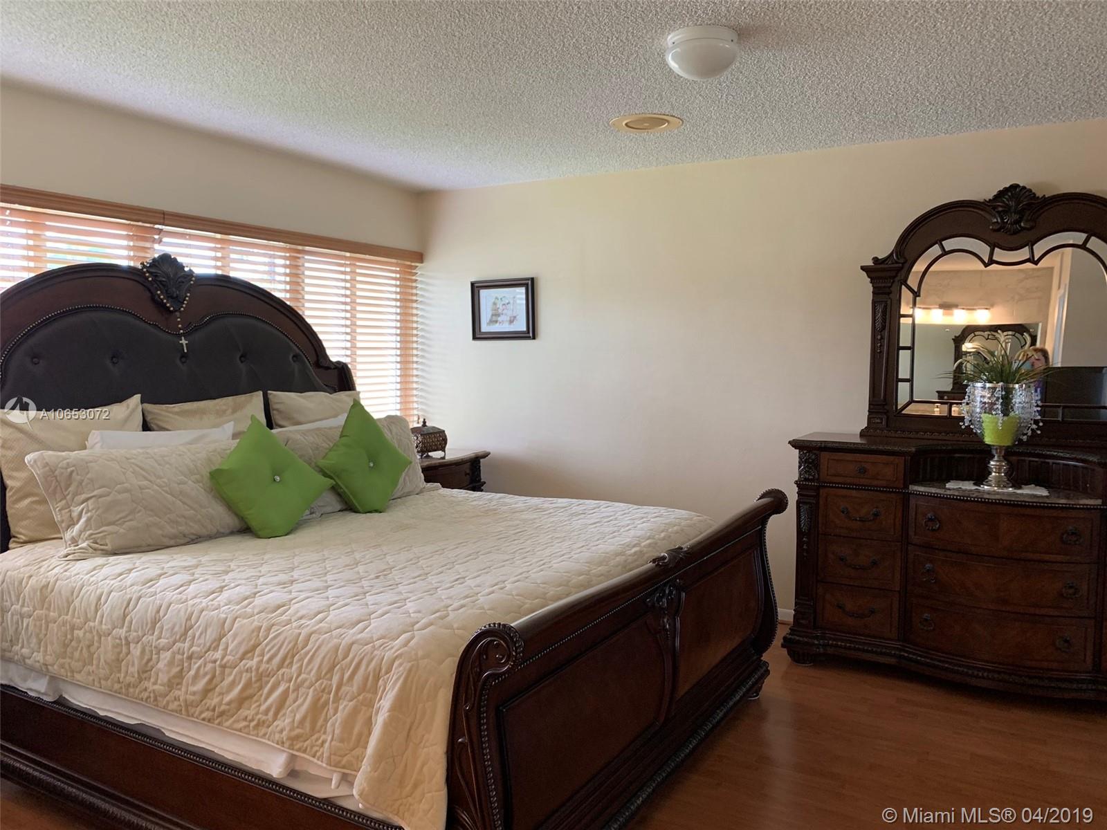 INTERNATIONAL GARDENS SEC - Residential