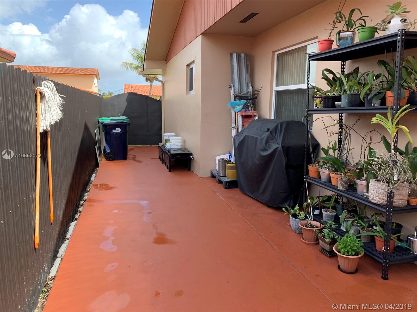 INTERNATIONAL GARDENS SEC - Residential