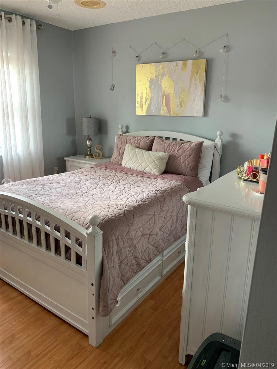 INTERNATIONAL GARDENS SEC - Residential