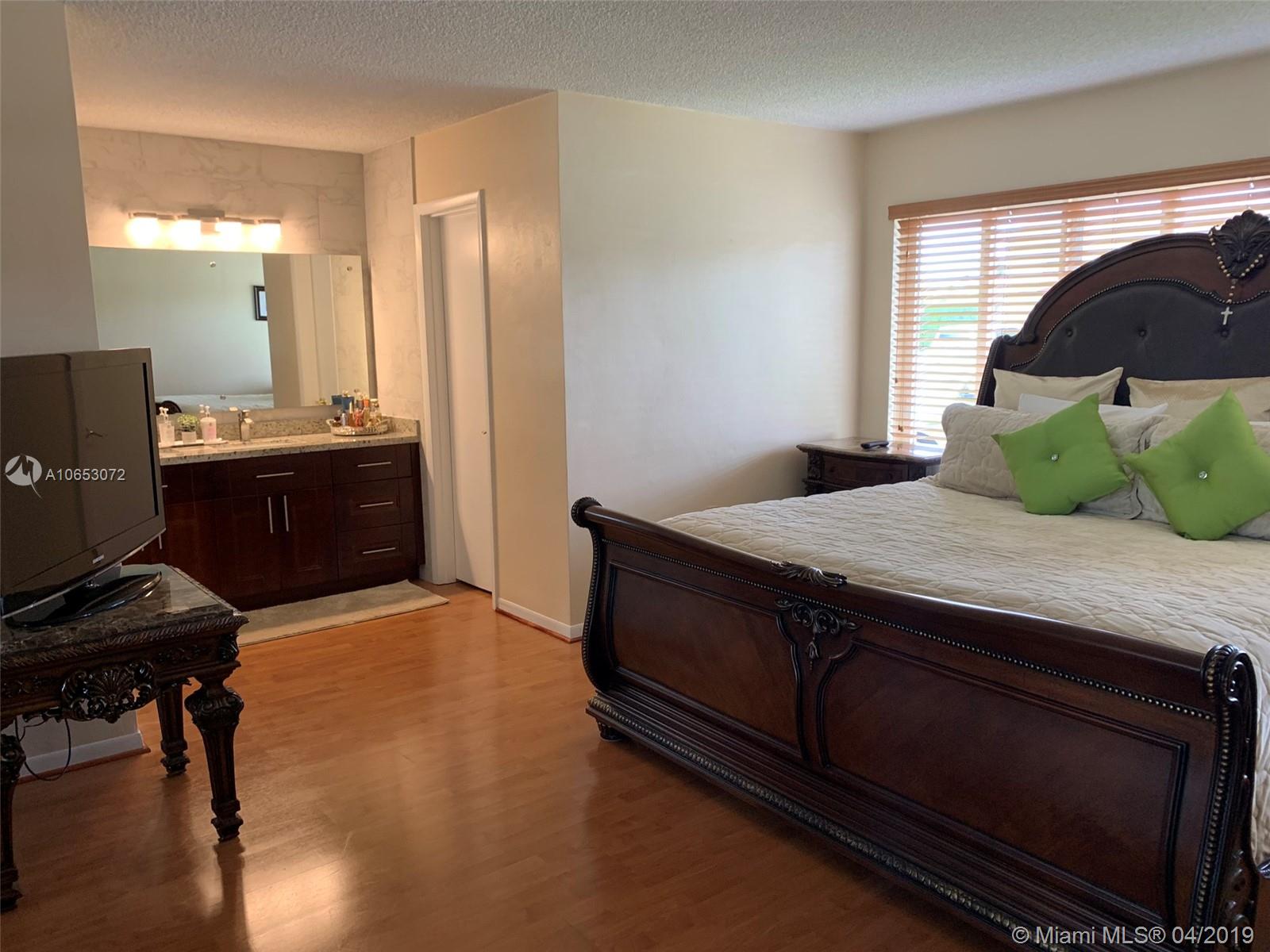 INTERNATIONAL GARDENS SEC - Residential