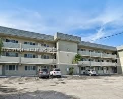 1400 NE 54th St 105