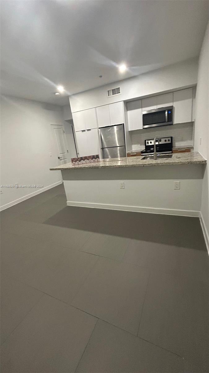 Rental Property at 1211 Euclid Ave 8, Miami Beach, Miami-Dade County, Florida - Bedrooms: 1 
Bathrooms: 1  - $1,985 MO.