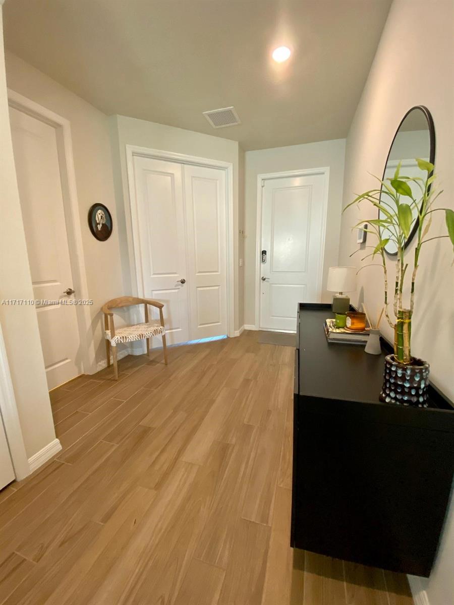 HILLCREST COUNTRY CLUB SO - Residential