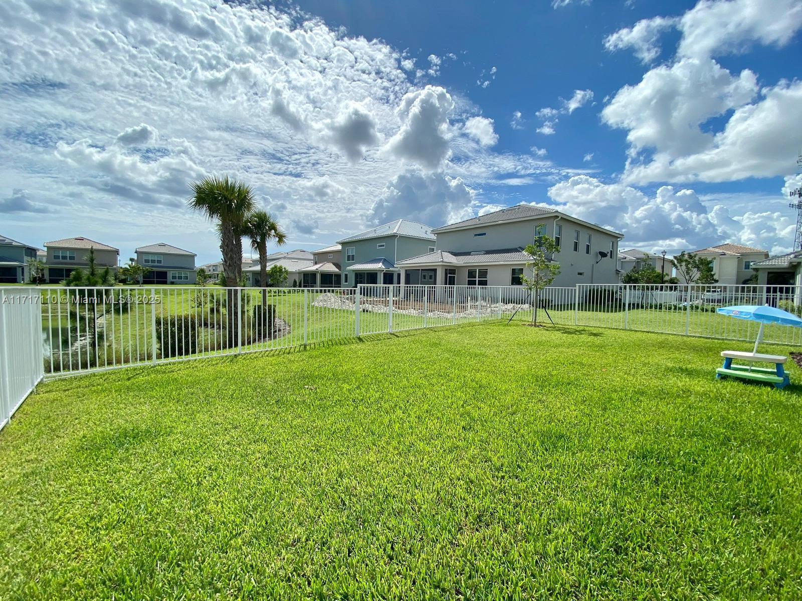 HILLCREST COUNTRY CLUB SO - Residential