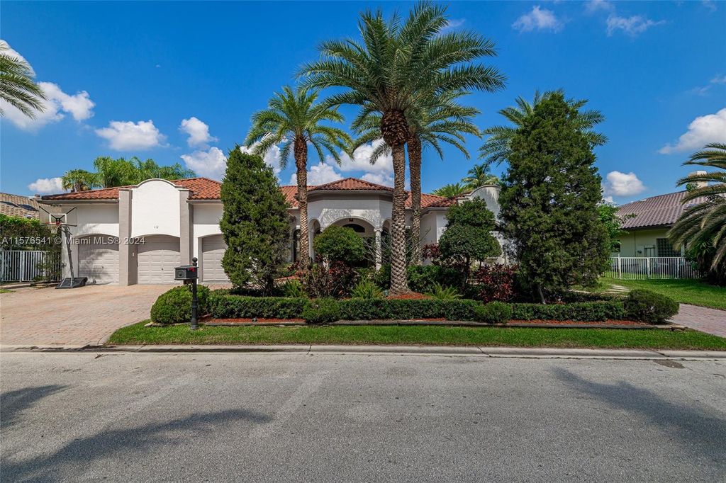 Photo of 612 E Enclave Circle E #612, Pembroke Pines, FL 33027 (MLS # A11576541)