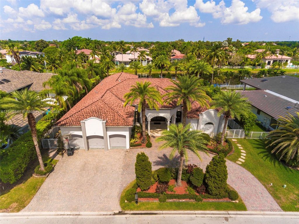 Photo of 612 E Enclave Circle E #612, Pembroke Pines, FL 33027 (MLS # A11576541)