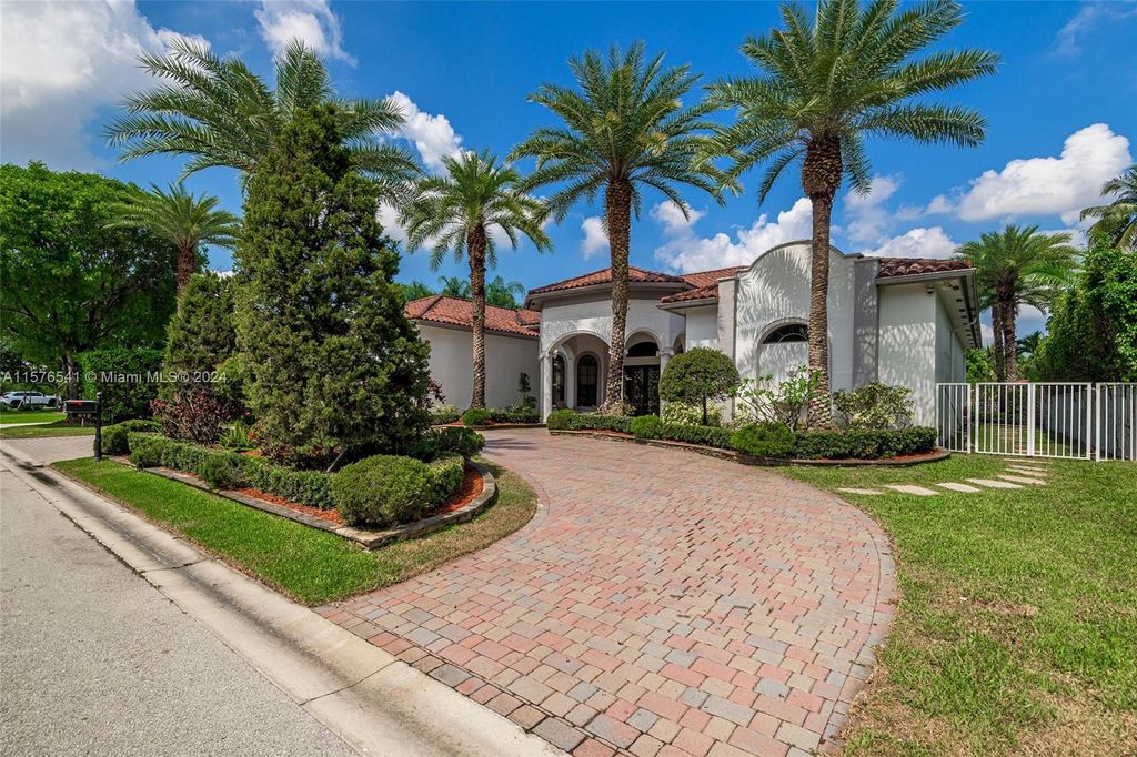 Photo of 612 E Enclave Circle E #612, Pembroke Pines, FL 33027 (MLS # A11576541)