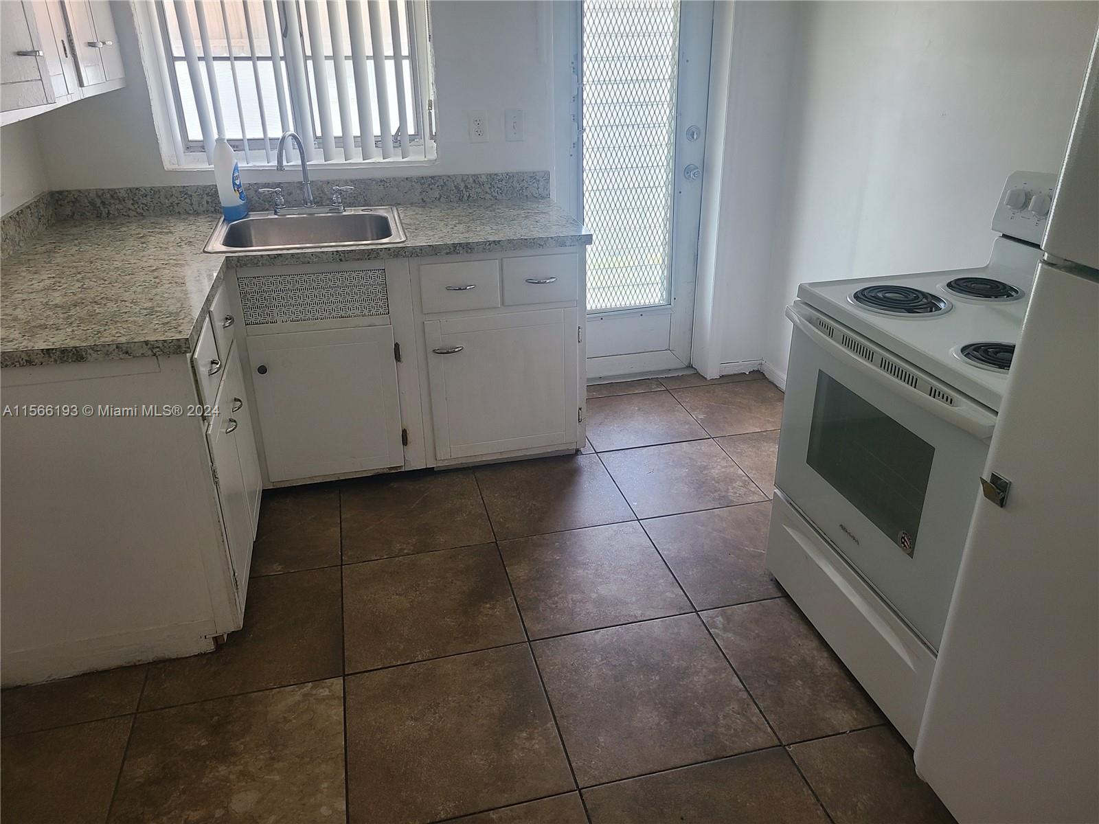 HOLLYWOOD SOUTH SIDE ADD - Residential Lease