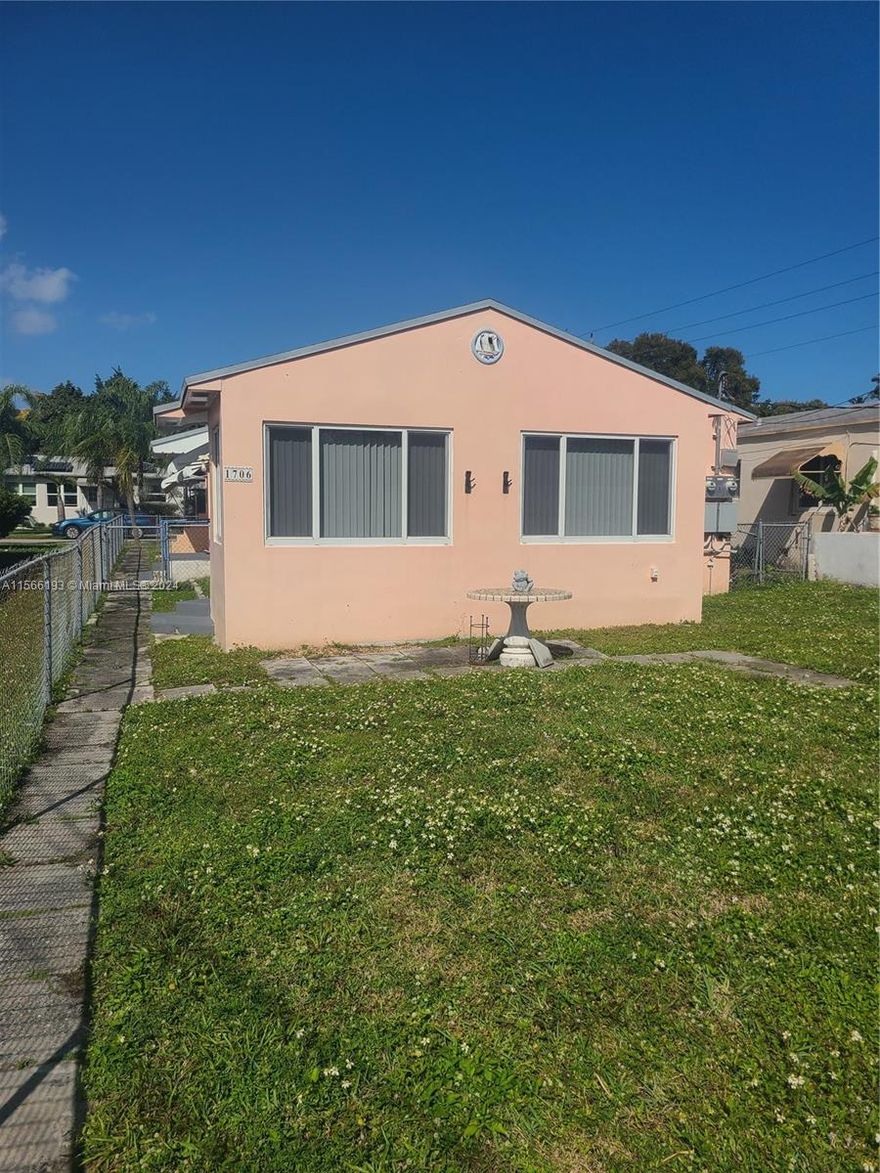 GREAT DEAL ! 2/1 DUPLEX - EAST OF US-1 - ALL REDONE - REAL CLEAN - WOOD FLOORS - FULL BATH -  CEILING FANS - PRIVATE PARKING FOR 2 CARS  - LARGE BACK YARD - NOT A CONDO - QUICK APPROVAL - CLOSE TO BEACH - SHOPPING ! MUST SEE  - ALL ADULTS MUST HAVE A CREDIT SCORE OF 675 OR MORE MAXIMUM 3 PEOPLE