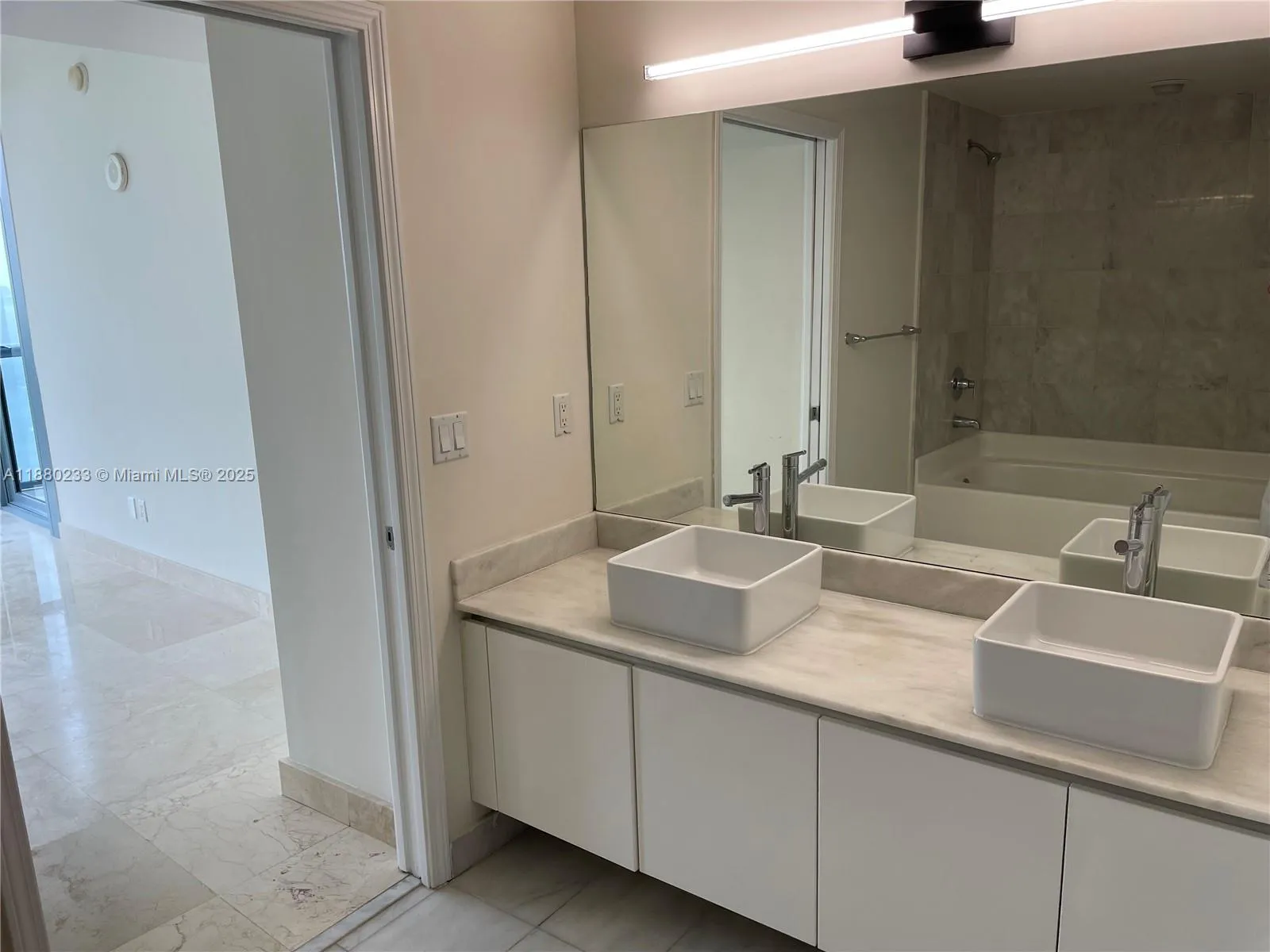 Miami, Florida 33137, United States, 1 Bedroom Bedrooms, ,2 BathroomsBathrooms,Residential,Active,212929