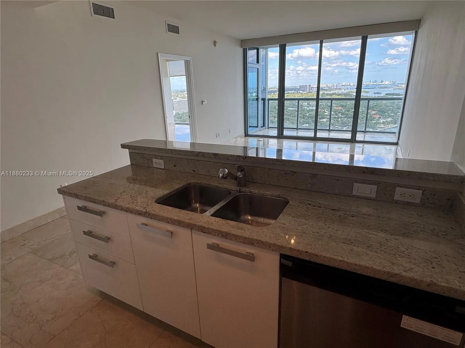Miami, Florida 33137, United States, 1 Bedroom Bedrooms, ,2 BathroomsBathrooms,Residential,Active,212929