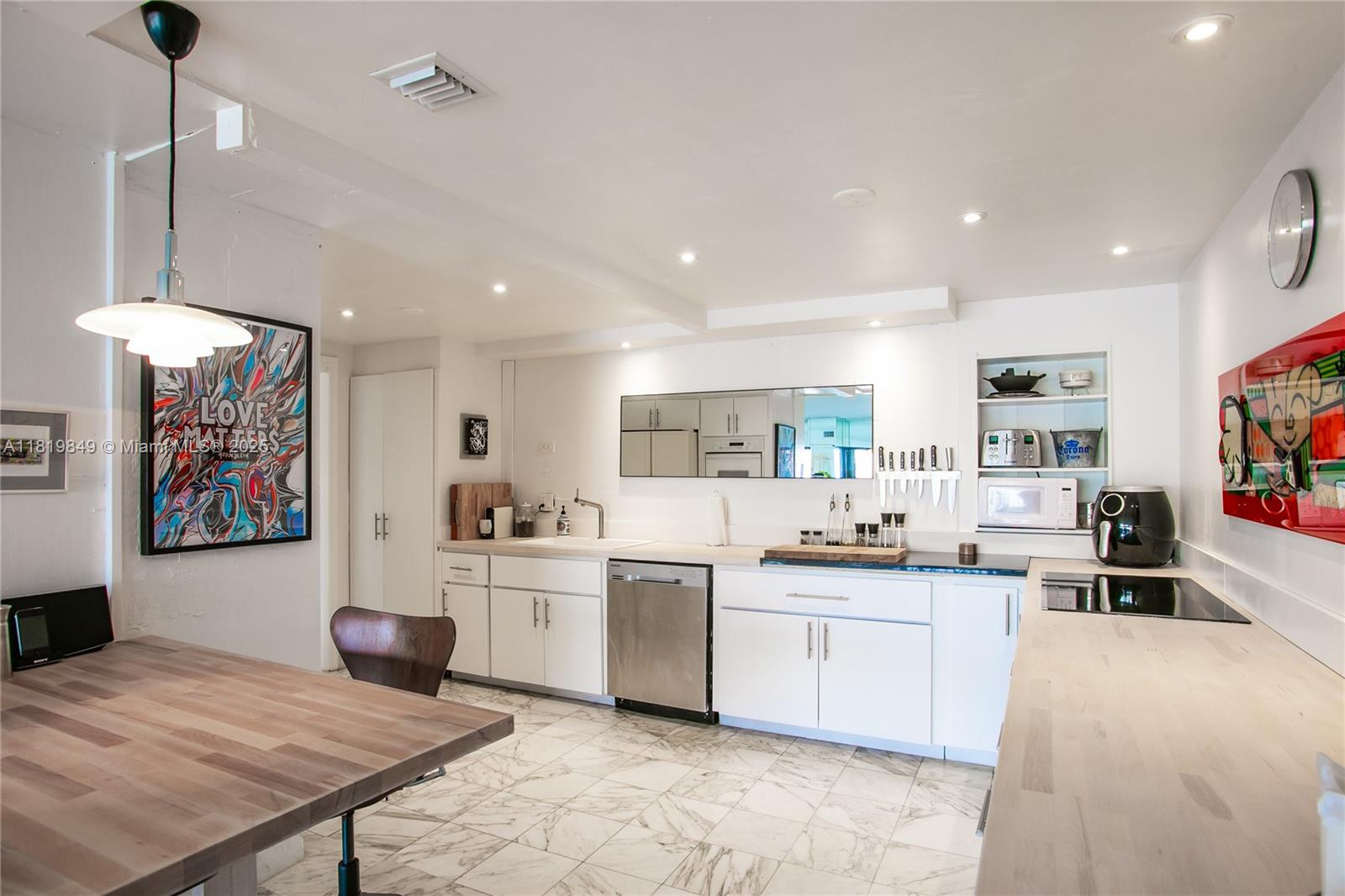 CRICKET CLUB CONDO - Residential