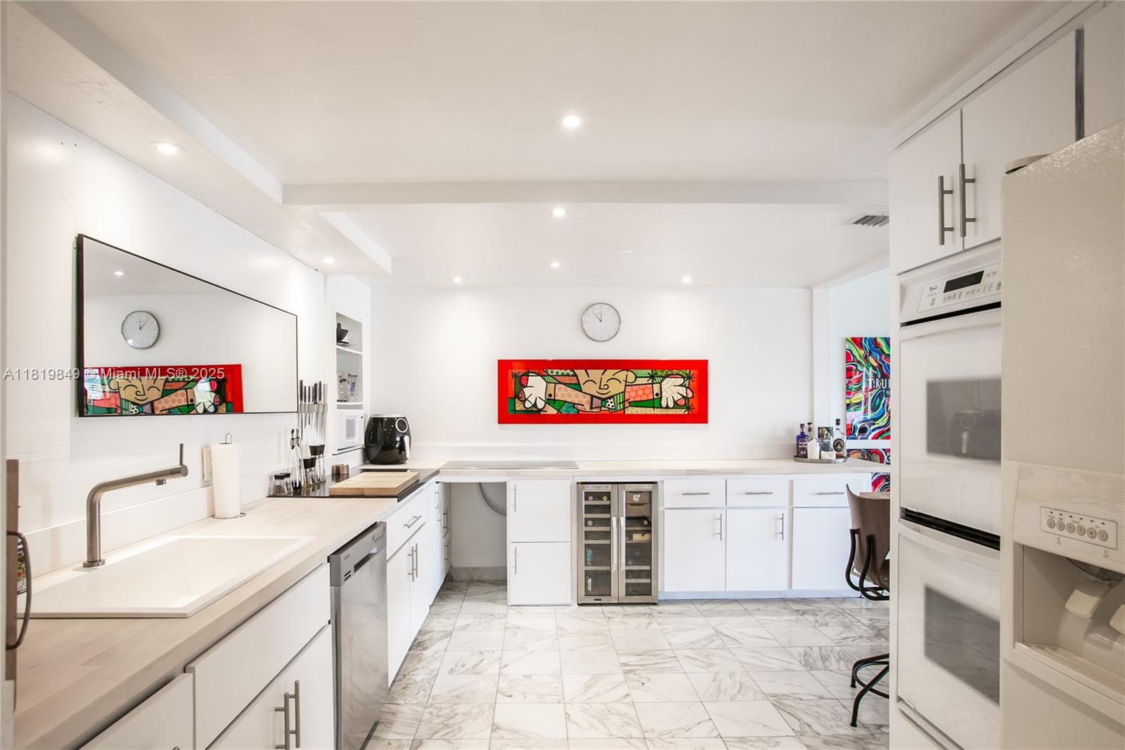 CRICKET CLUB CONDO - Residential