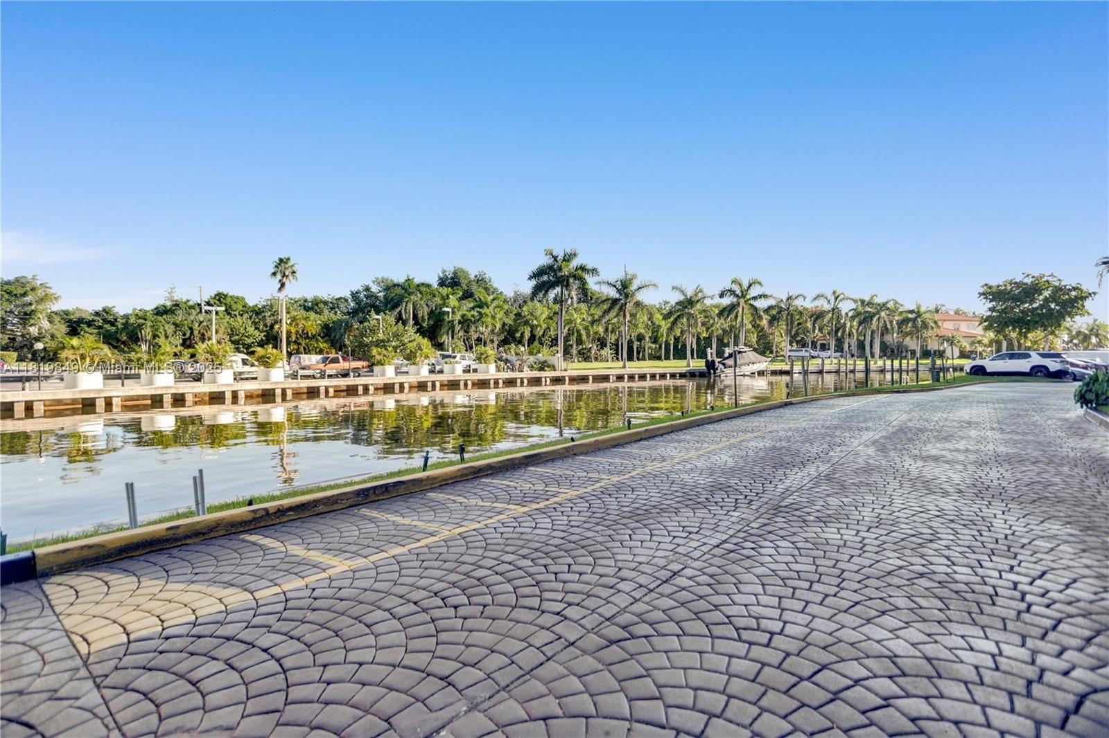 CRICKET CLUB CONDO - Residential