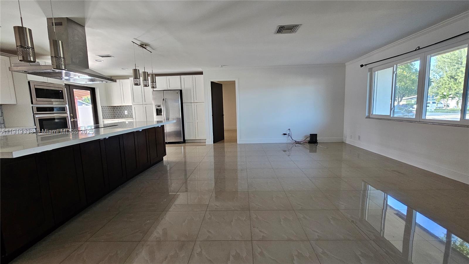 ARROWHEAD GOLF & TENNIS C - Residential Lease