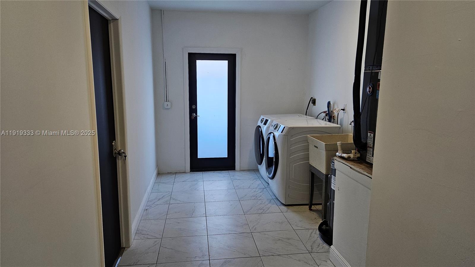 ARROWHEAD GOLF & TENNIS C - Residential Lease