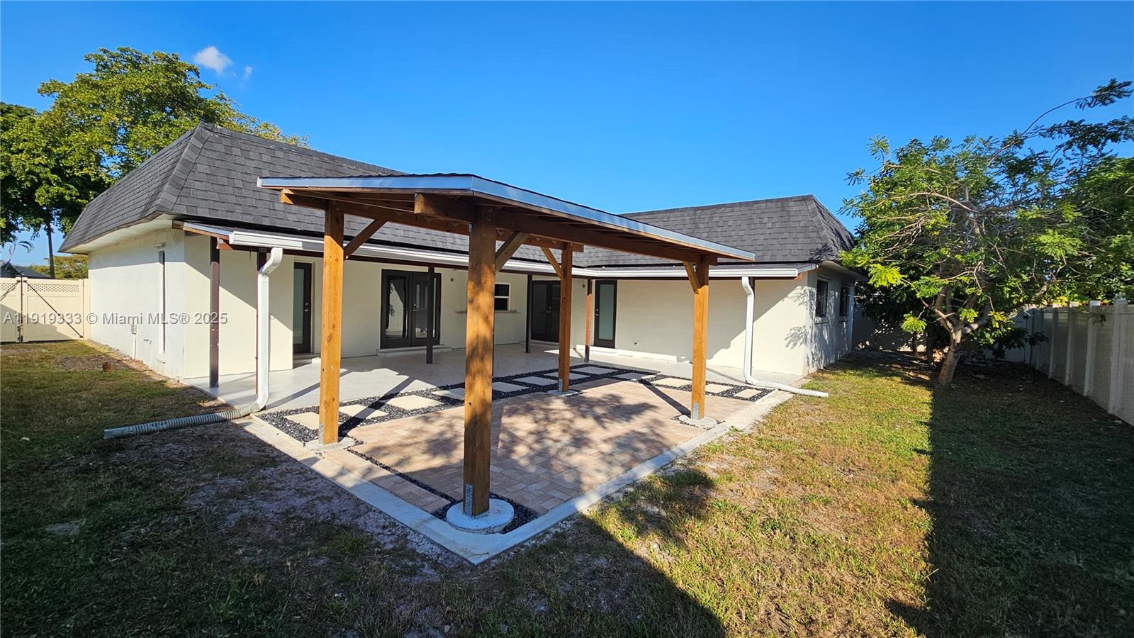 ARROWHEAD GOLF & TENNIS C - Residential Lease