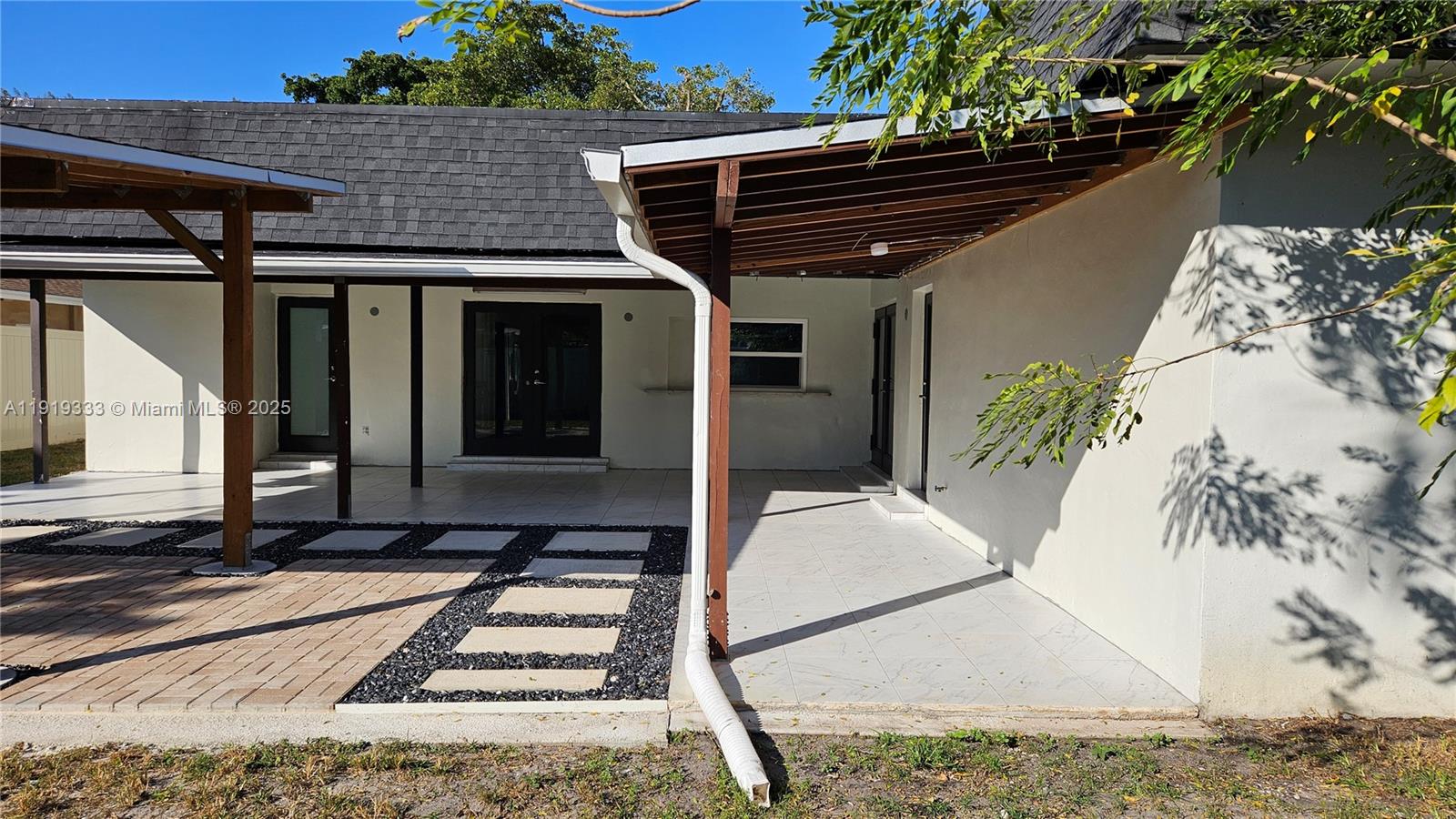 ARROWHEAD GOLF & TENNIS C - Residential Lease