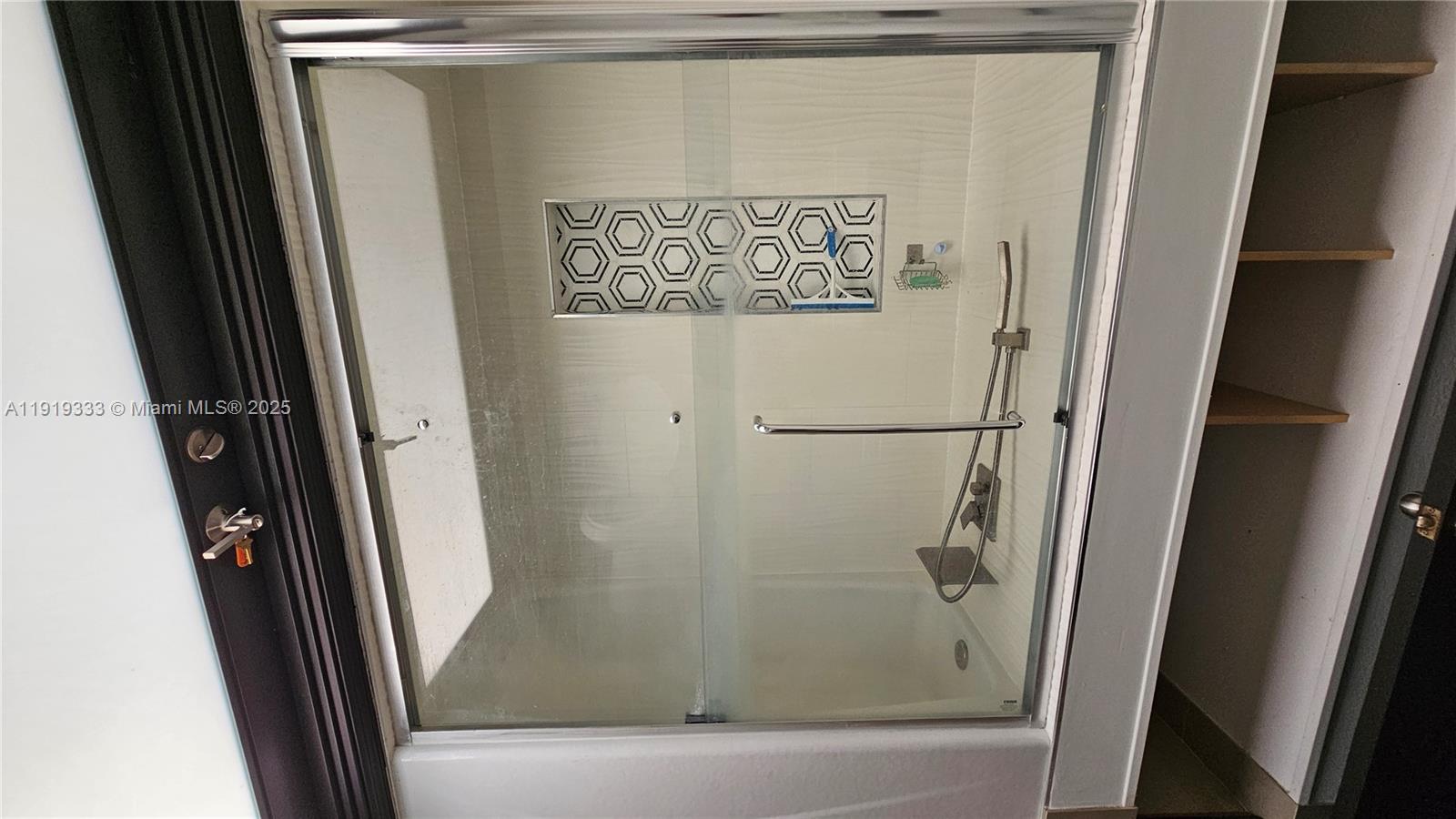 ARROWHEAD GOLF & TENNIS C - Residential Lease