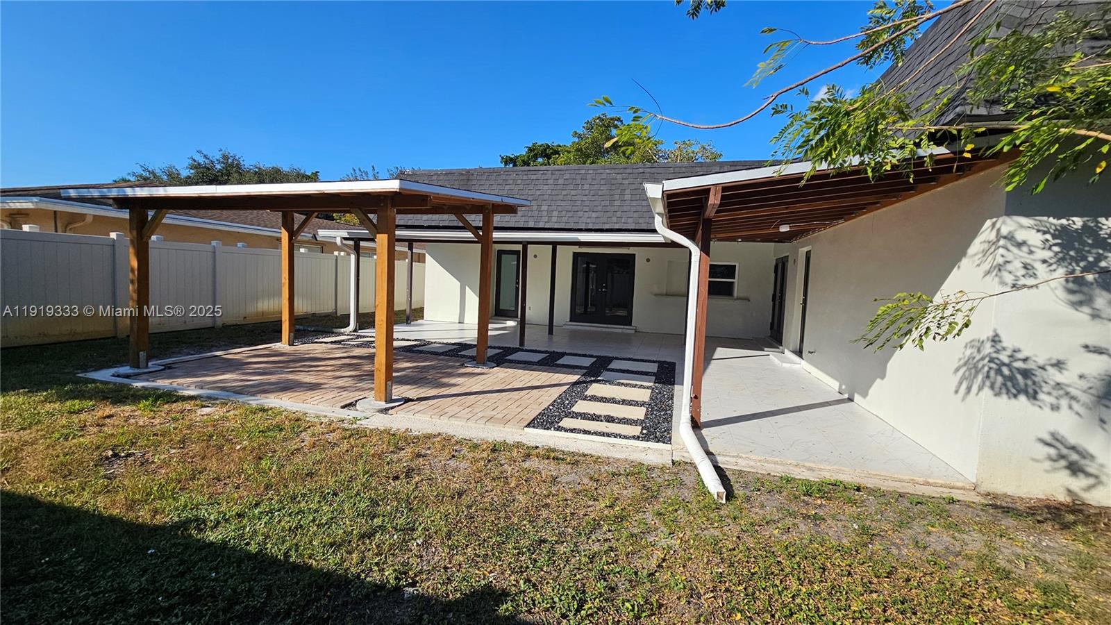 ARROWHEAD GOLF & TENNIS C - Residential Lease