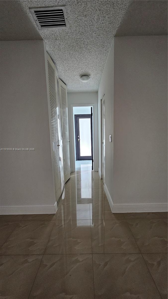 ARROWHEAD GOLF & TENNIS C - Residential Lease