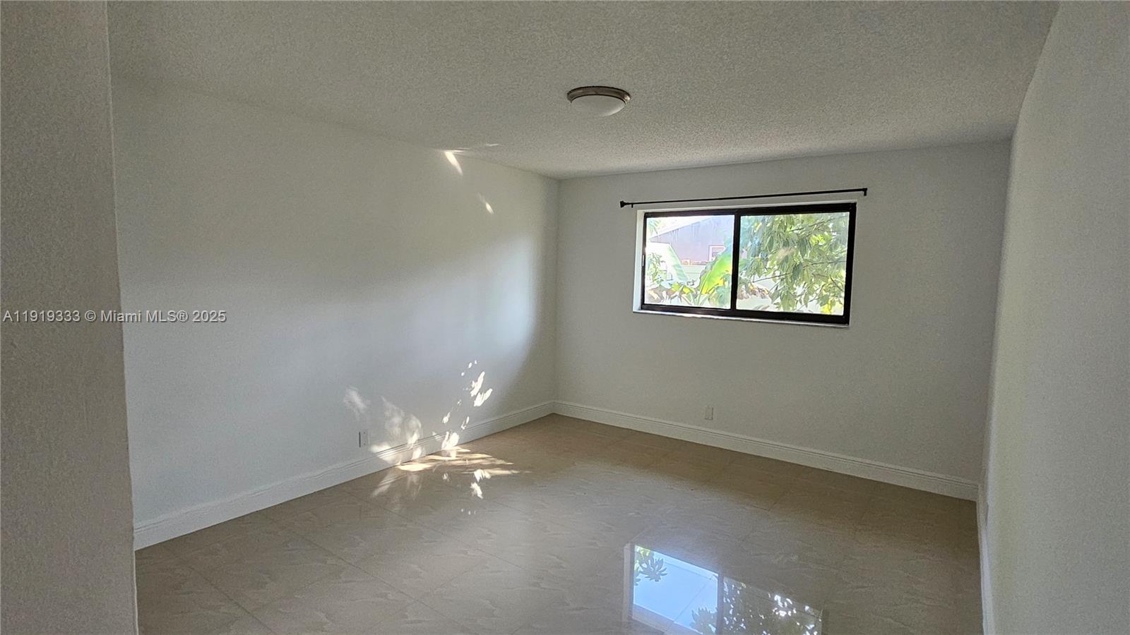 ARROWHEAD GOLF & TENNIS C - Residential Lease