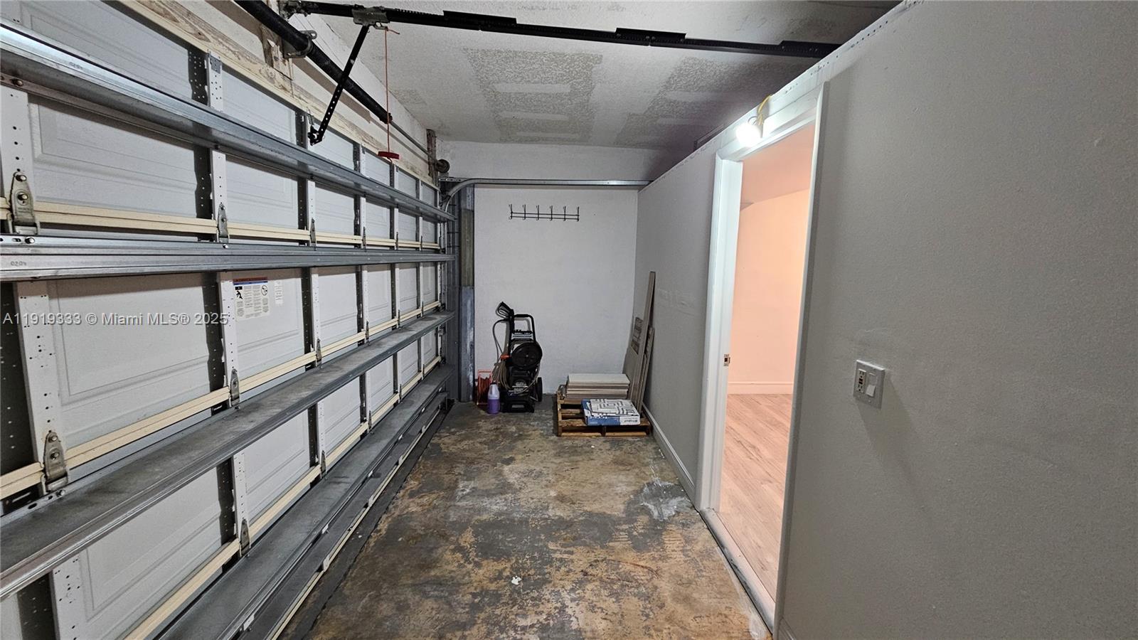 ARROWHEAD GOLF & TENNIS C - Residential Lease