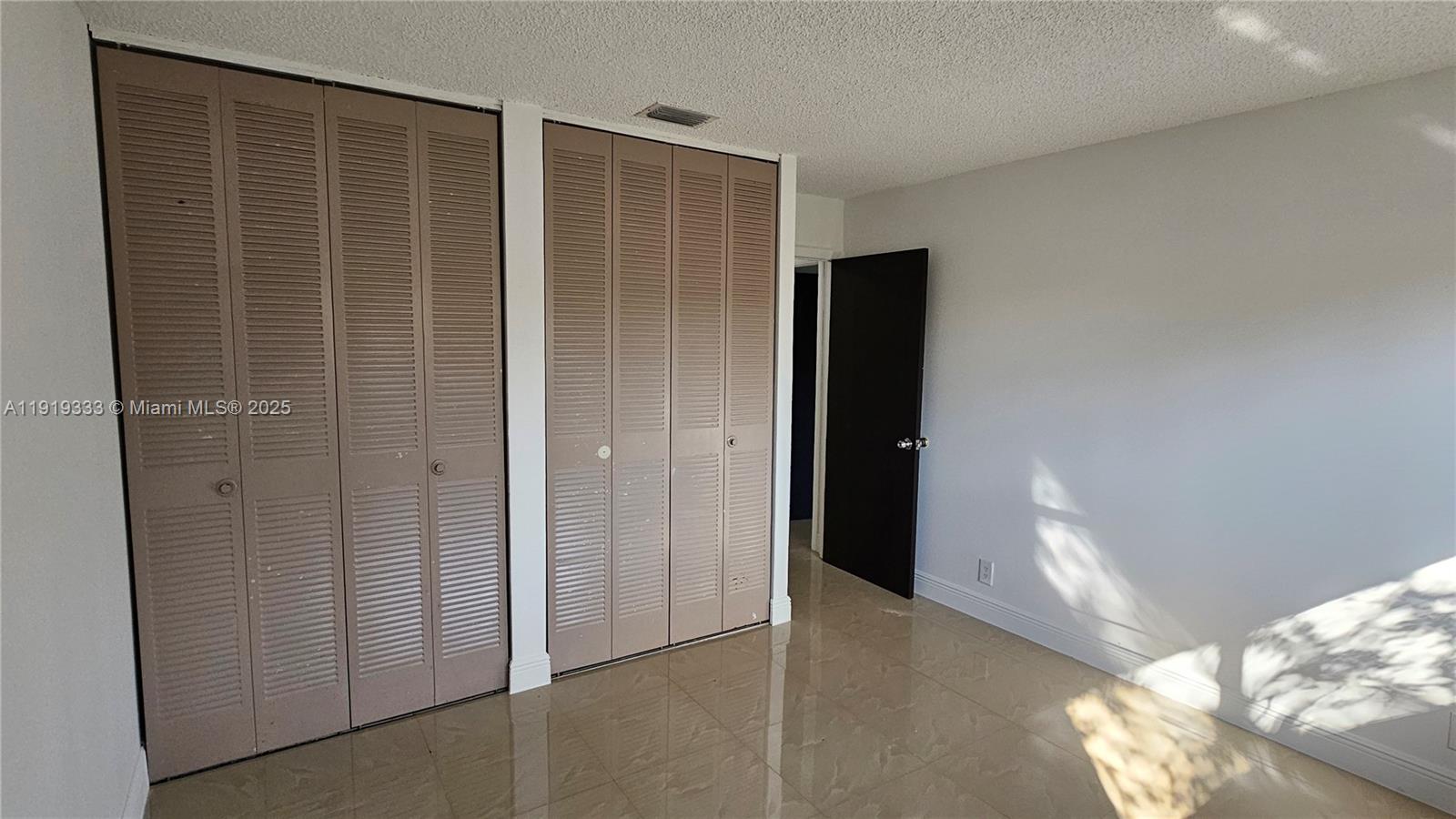 ARROWHEAD GOLF & TENNIS C - Residential Lease