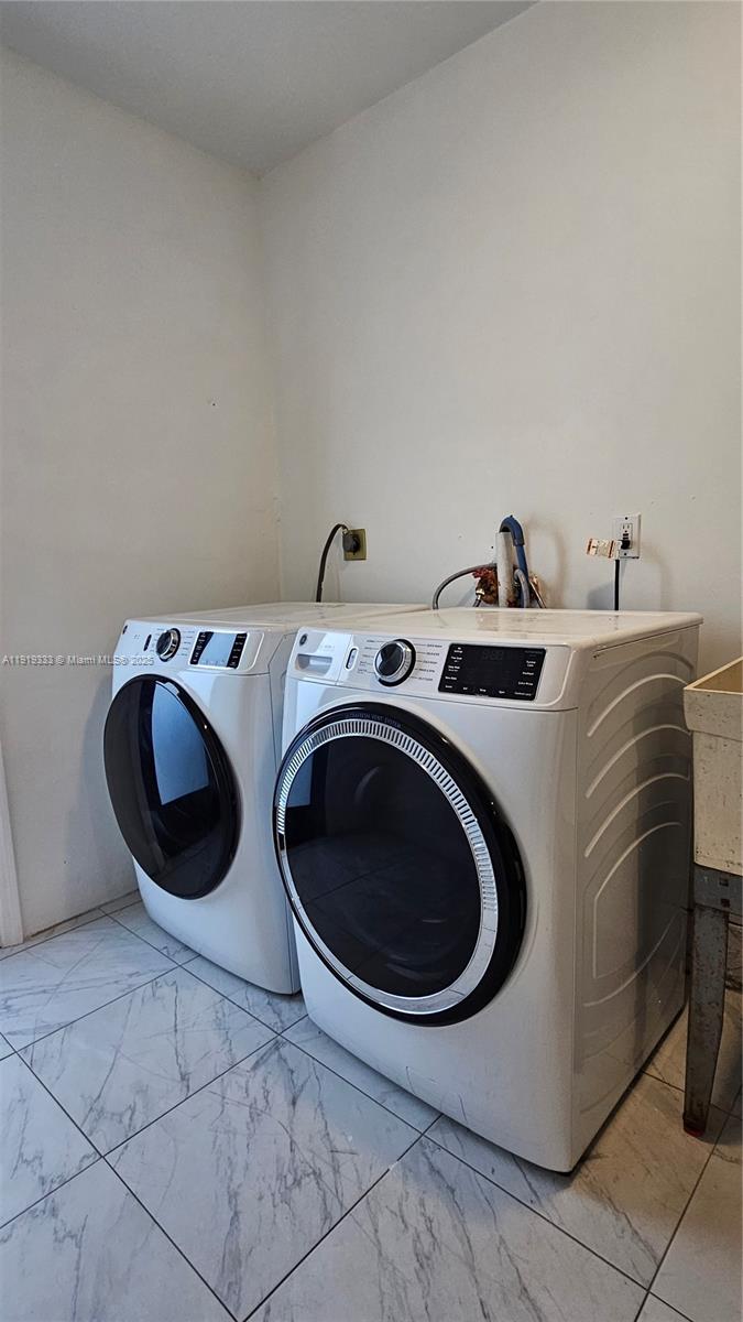 ARROWHEAD GOLF & TENNIS C - Residential Lease