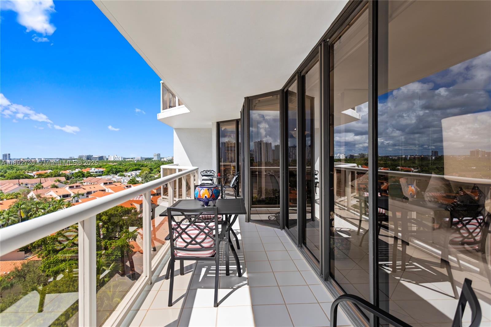 HARBOR TWS AT THE WATERWA - Residential