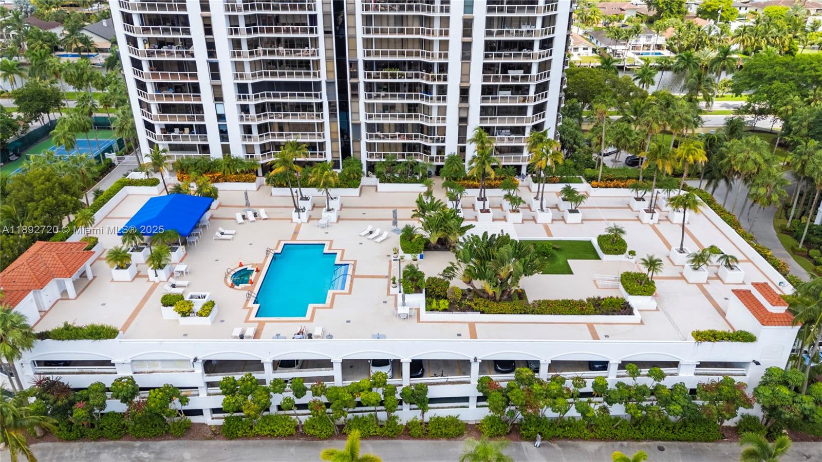 HARBOR TWS AT THE WATERWA - Residential