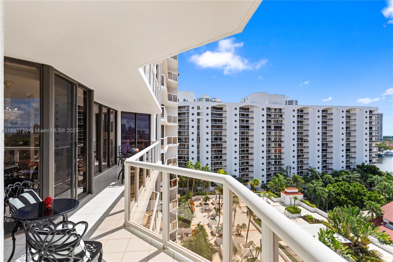 HARBOR TWS AT THE WATERWA - Residential
