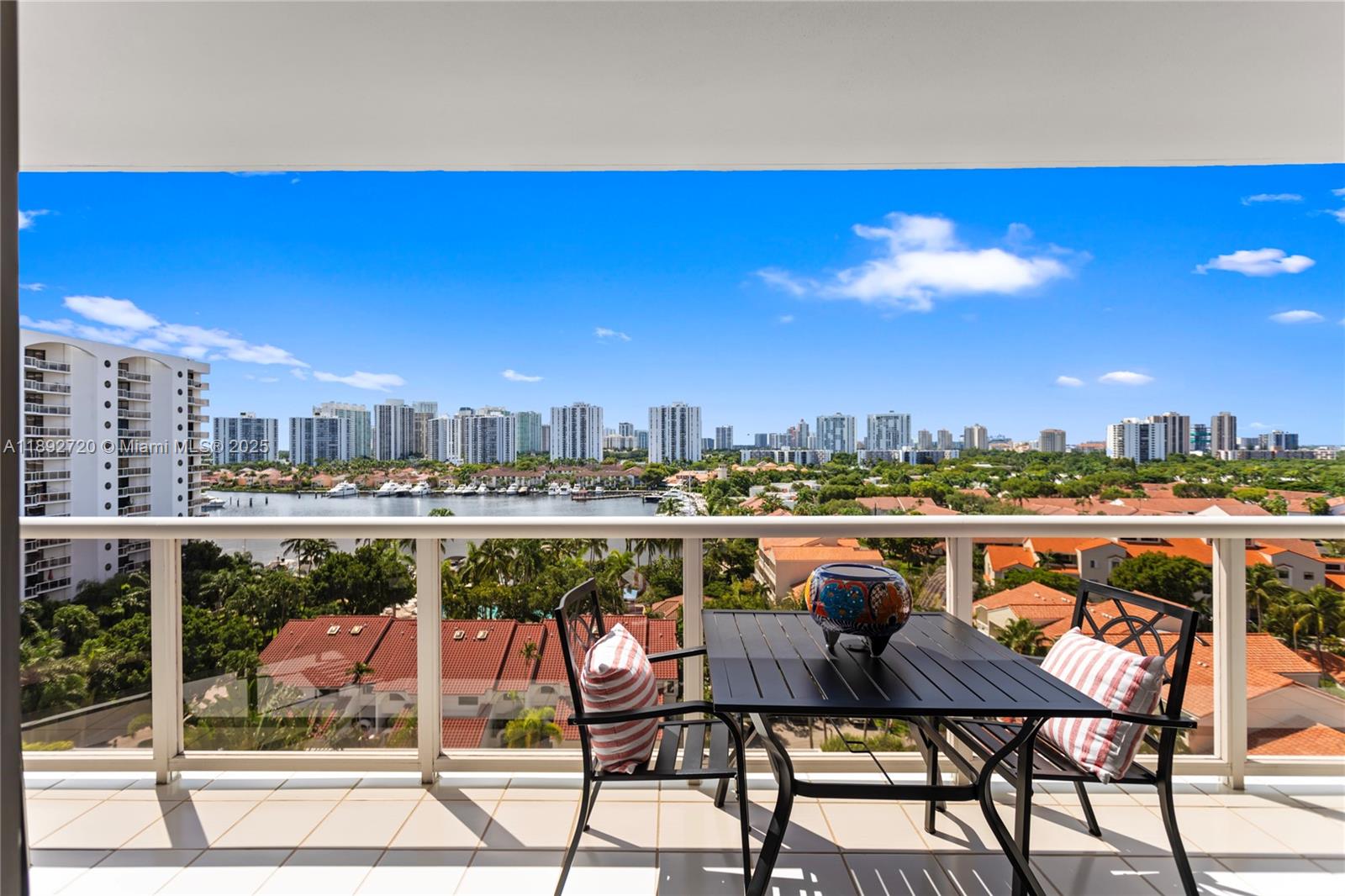 HARBOR TWS AT THE WATERWA - Residential