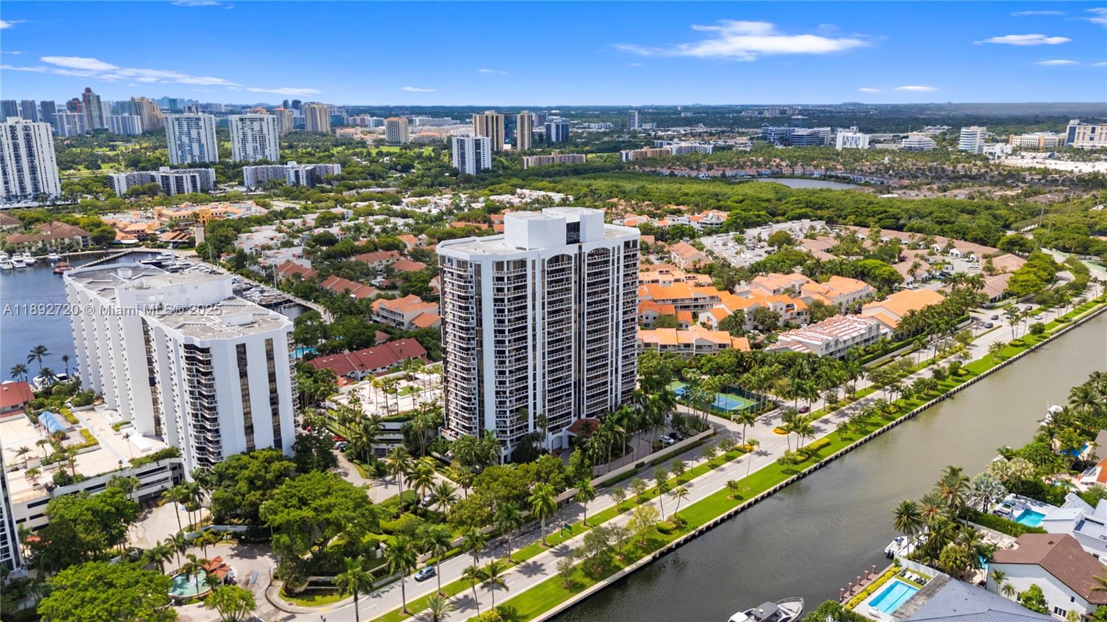 HARBOR TWS AT THE WATERWA - Residential