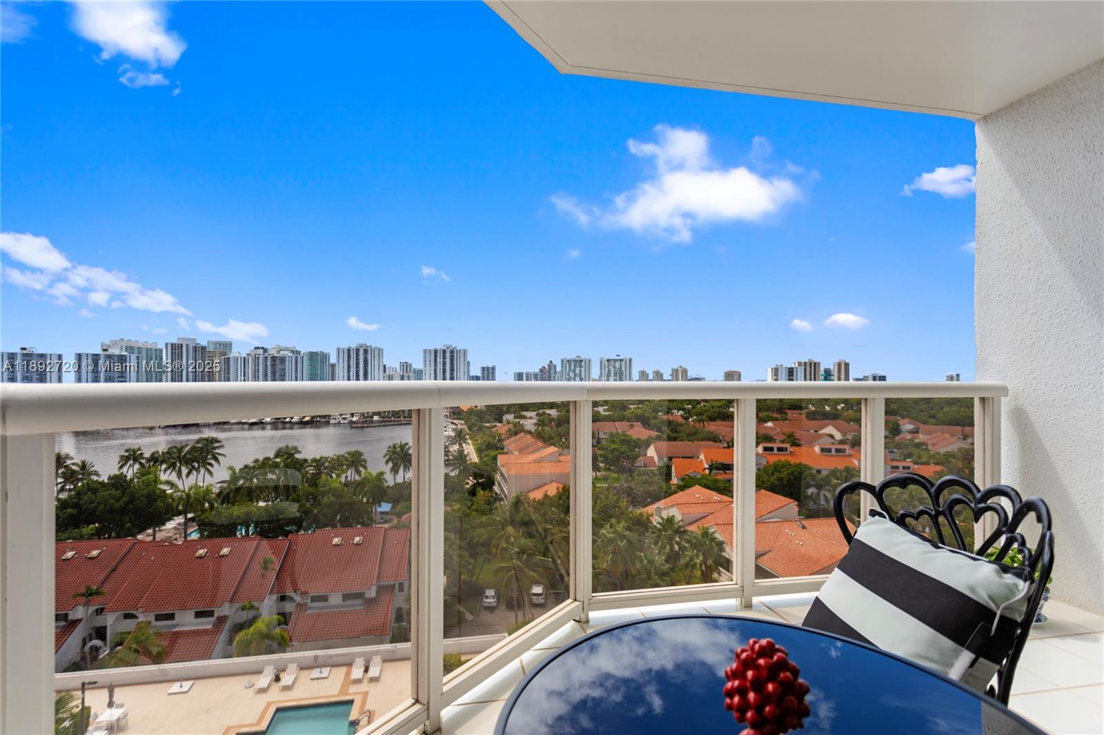 HARBOR TWS AT THE WATERWA - Residential