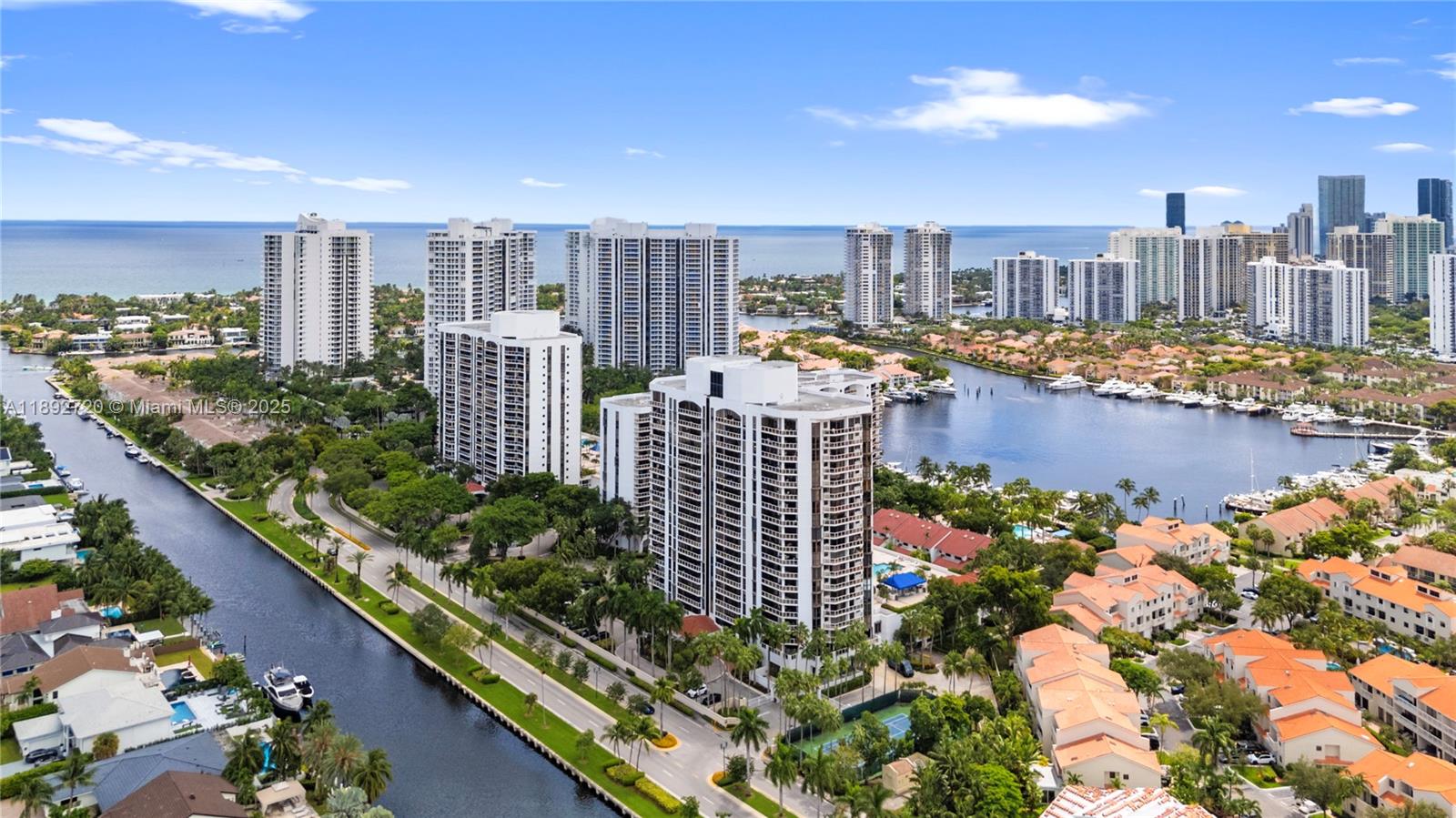 HARBOR TWS AT THE WATERWA - Residential