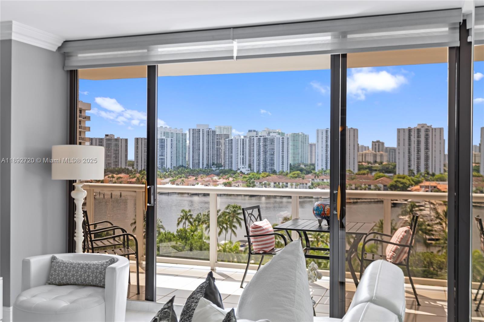 HARBOR TWS AT THE WATERWA - Residential
