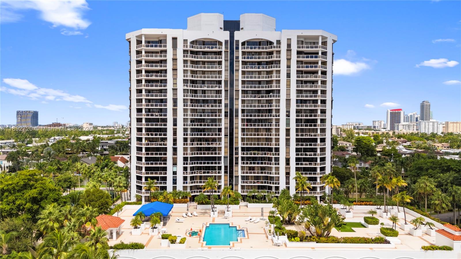 HARBOR TWS AT THE WATERWA - Residential