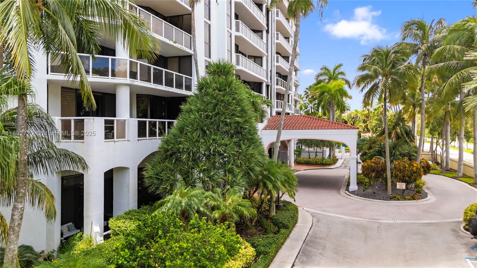 HARBOR TWS AT THE WATERWA - Residential