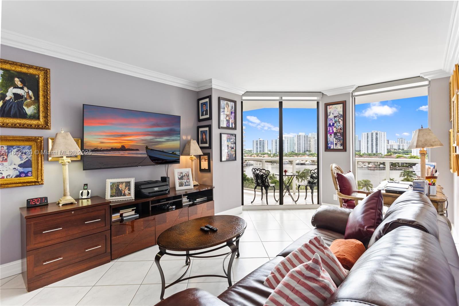 HARBOR TWS AT THE WATERWA - Residential