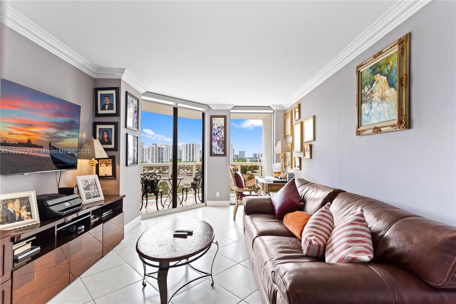 HARBOR TWS AT THE WATERWA - Residential