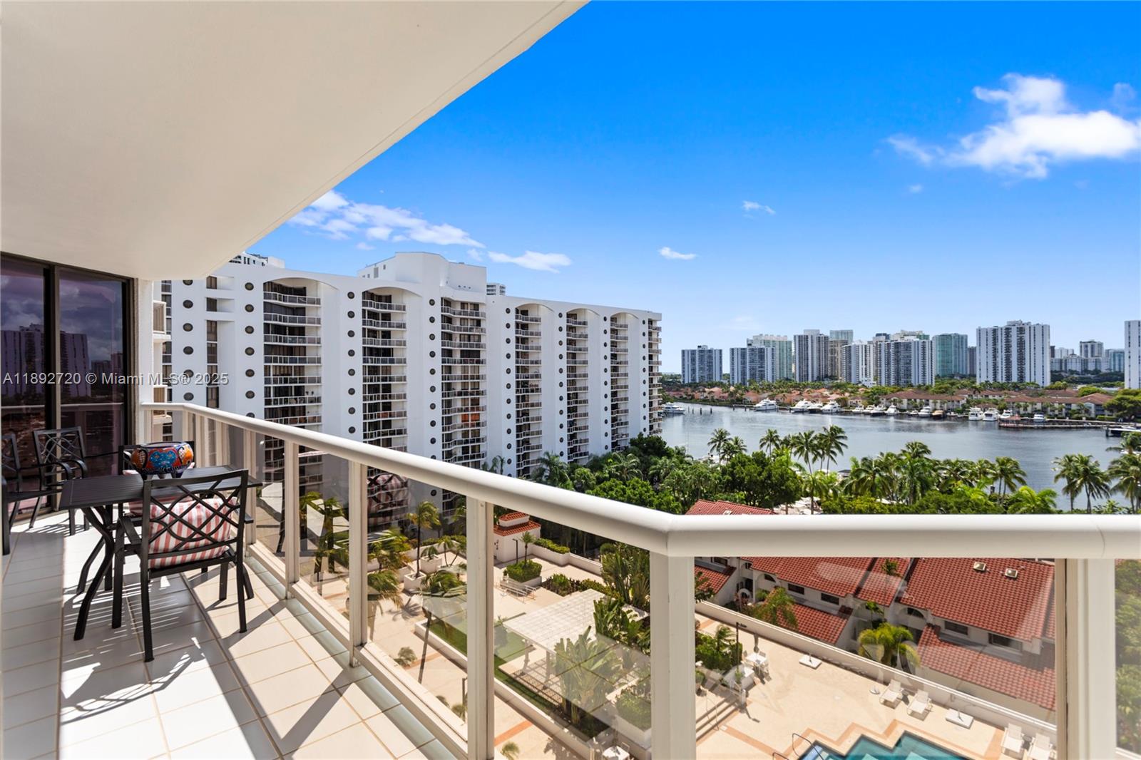 HARBOR TWS AT THE WATERWA - Residential