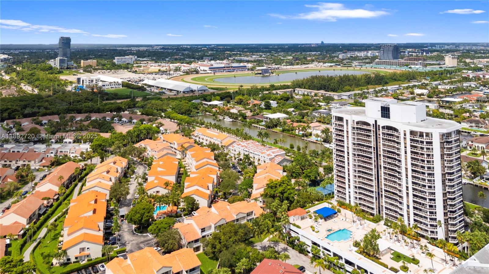 HARBOR TWS AT THE WATERWA - Residential